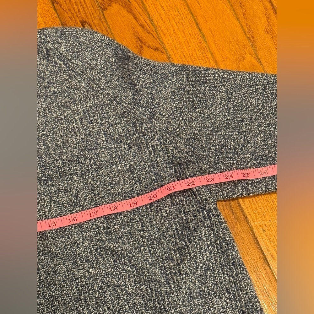 Old Navy Women's V-Neck Sweater - Picture 4 of 5